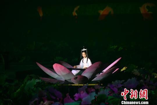 图为节目展演?！÷烂?摄