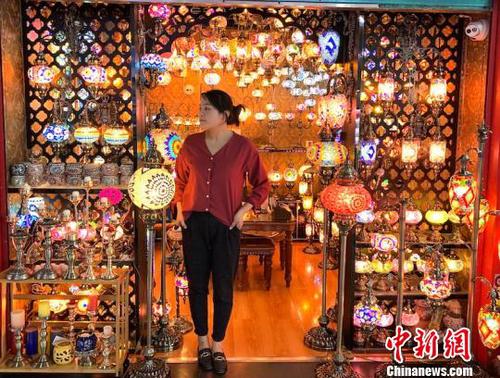 义乌“中国红”经济火爆折射“世界超市”70年发展巨变