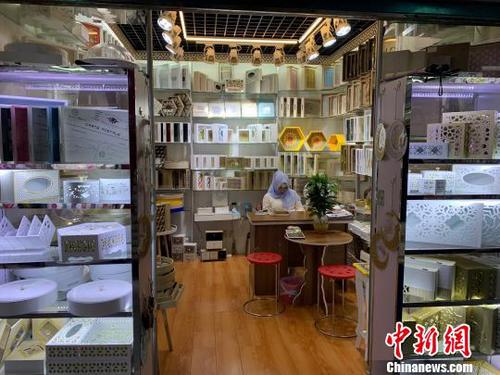 在义乌市场，随处可见外国面孔 奚金燕 摄