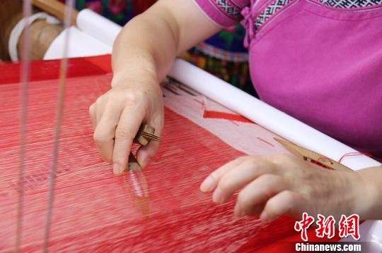 棉纱经线1312根，寓意“一生要爱祖国” 遂昌提供 摄