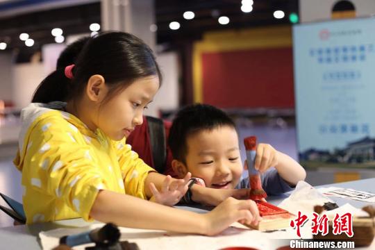 陕西历史博物馆举办体验活动?！∩挛魇∥奈锞?摄