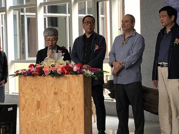 长沙师范学院岩彩绘画研究与创作中心主任吴竑致辞 38SLJZdQX6uohqj5I5efJJN06E11EtptOLutcxU8.jpg