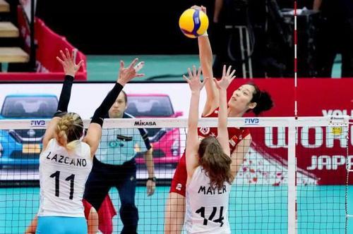 2019年女排世界杯，中国女排连克强手，取得十一连胜的骄人成绩，成功卫冕世界杯冠军。