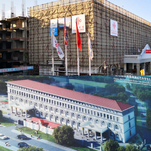 拥有166年历史的杜巴中学同样在地震中受重创。在中方援建下，新教学楼已在原址上拔地而起。新华社记者孙浩摄