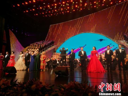 著名女高音歌唱家、声乐教育家郭淑珍担任音乐会音乐总监、声乐指导，著名作曲家、声乐教育家姚峰担任指挥?！≈Ｐ『?摄