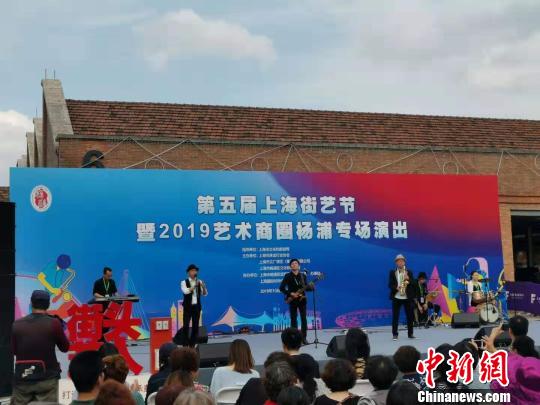 中外街头艺人上海街艺节各展绝技传统与创新相交融