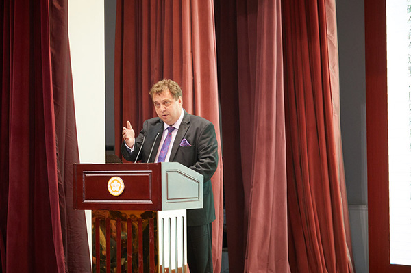 中罗建交70周年庆仪式很独特  ——中国-罗马尼亚纪念封成功揭幕