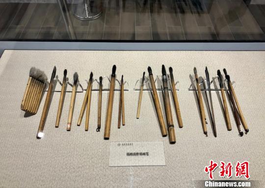 钱松喦使用过的画笔。　孙权 摄