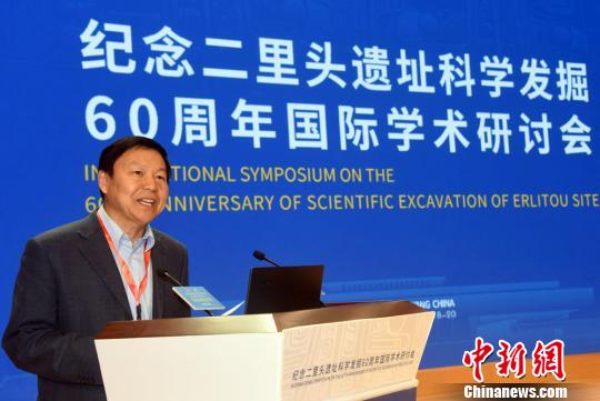 许宏研究员主持纪念二里头遗址科学发掘60周年国际学术研讨会?！∷镒苑?摄