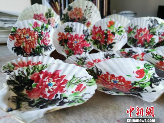 姚申玉的贝壳画 施紫楠 摄 姚申玉的贝壳画 施紫楠 摄