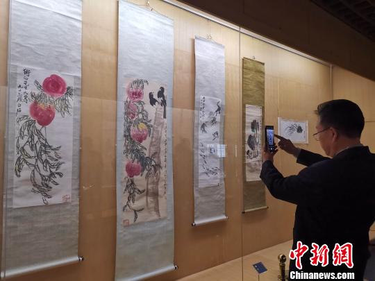 百幅齐白石书画原作潍坊展出部分真迹首次公开亮相	
