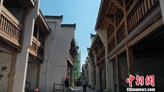 木构架拼装及屋面工程已完工。(王尚云/摄) 王尚云 摄