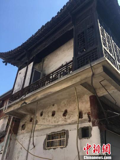 等待修缮的古建筑。(吴兰/摄) 吴兰 摄