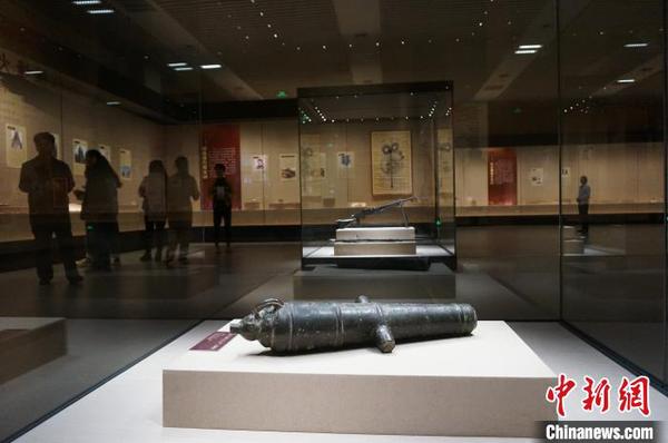 “太平天国丁巳七年”款铜炮。　欧惠兰 摄