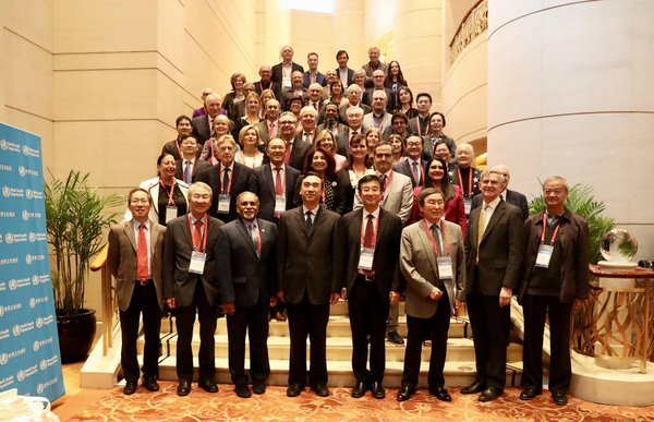 1 （与会专家合影  图 朱兴鑫）