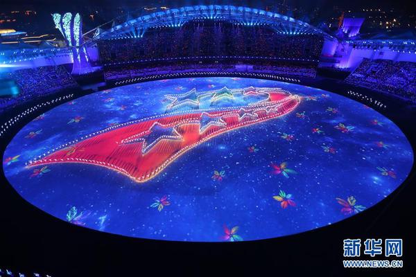 2   10月18日，第七届世界军人运动会开幕式在武汉体育中心举行。新华社记者李尕摄
