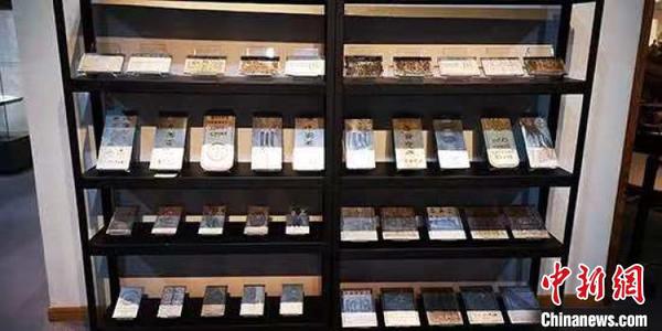 图为博物馆内的展品和史料 吕蓉 摄 图为博物馆内的展品和史料 吕蓉 摄