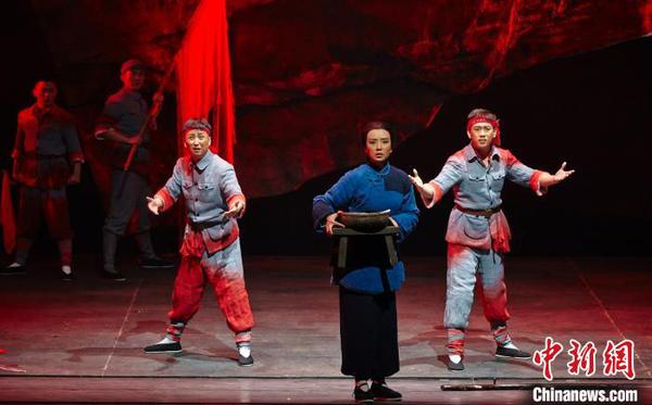 评剧《母亲》剧照 主办方供图 摄 评剧《母亲》剧照 主办方供图 摄