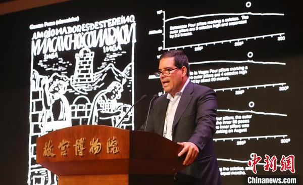 秘鲁查基洛遗址考古项目与申遗负责人伊万-赫西发言 杜洋 摄 秘鲁查基洛遗址考古项目与申遗负责人伊万-赫西发言 杜洋 摄