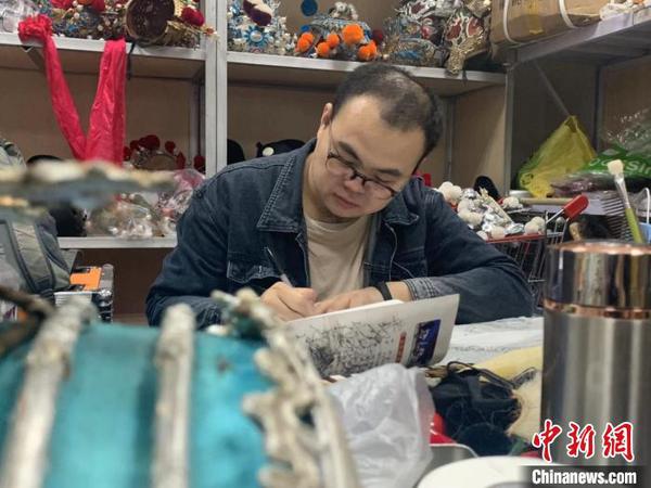 盔帽管理员邱粟杨?！『武?摄