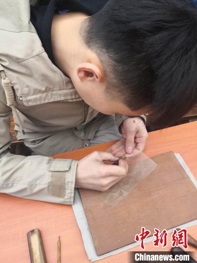 图为现场展示?！“⒘漳?摄