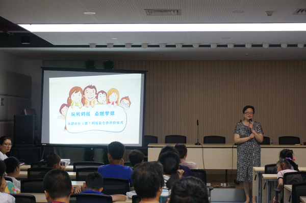 孟煜委员在社区开展“科普夏令营 孟煜委员在社区开展“科普夏令营