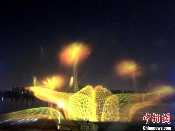 各色图案绚丽夺目?！≌怨鸹?摄