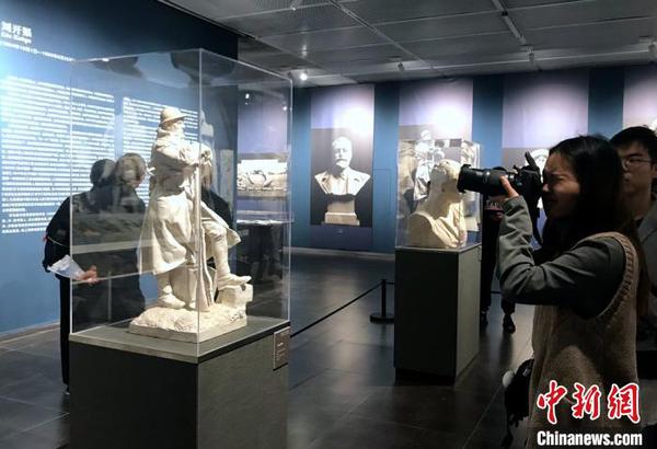 让·朴舍雕塑原作长沙展出。　邓霞 摄