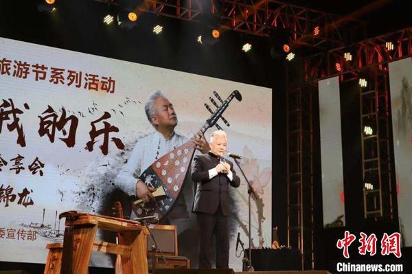 方锦龙演奏现场 永嘉县委宣传部供图