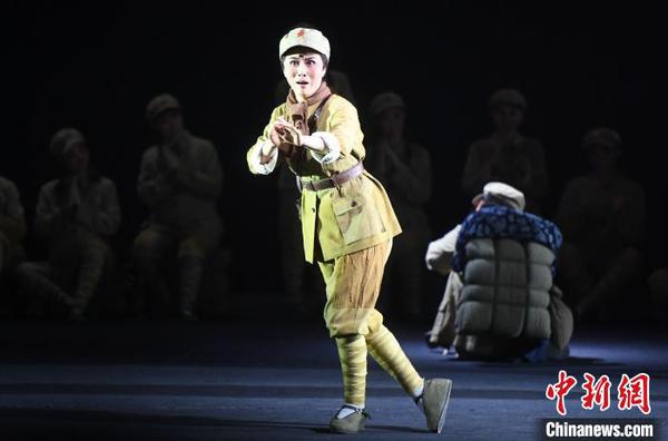 一级演员、中国文化艺术政府奖文华表演奖获得者、中国戏剧梅花奖得主周虹在剧中饰演陈大蔓?！〖钦吡蹩筛?摄