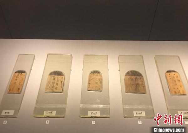 里耶秦简·签牌?！〉讼?摄