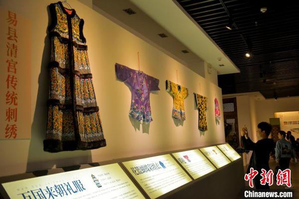 易县清宫传统刺绣?！≌徘?摄