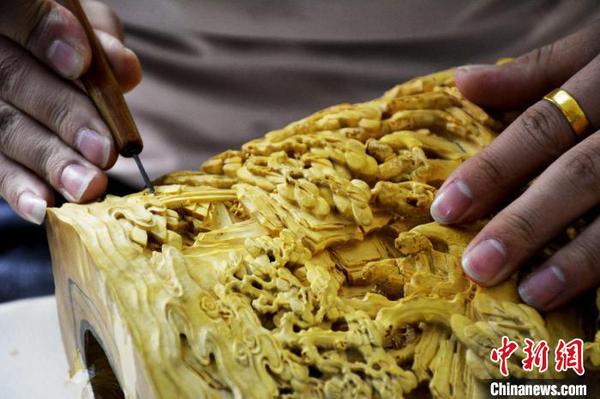 徽州木雕技艺?！≌徘?摄