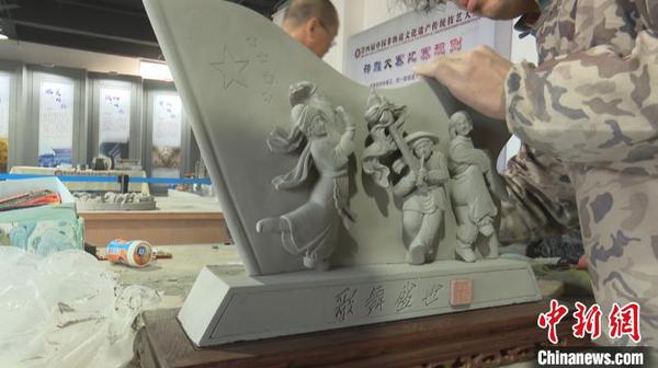 临夏回族自治州代表团尹宽的作品——“歌舞盛世”。　刘鸿鹤 摄