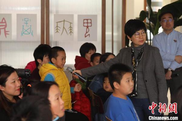 《甲骨文学?！废盗写⒆哟┰交匾笊毯禾魄桌按笫录? style=