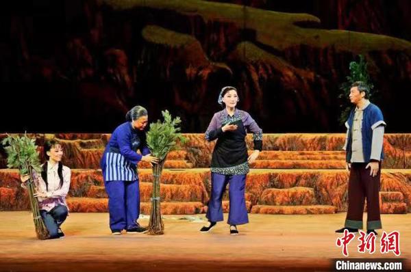 新编现代京剧《红土》剧照。福建京剧院供图