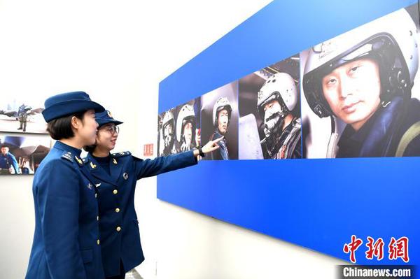 “我爱祖国的蓝天”主题摄影展在成都开展