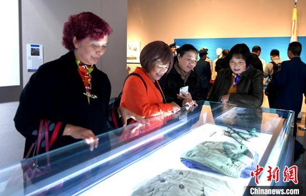 展览现场?！“苍?摄