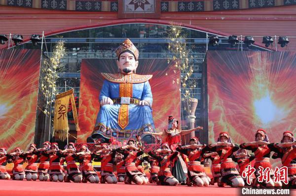 图为瑶族原生态歌舞表演。　陈秋霞 摄