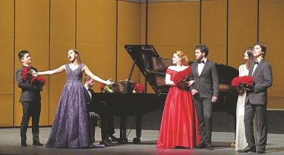 演唱会现场本报记者郭新洋摄 点击进入下一页