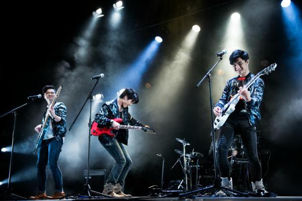 图为音乐剧《Beyond日记之海阔天空》剧照?！≈靼旆焦┩?摄