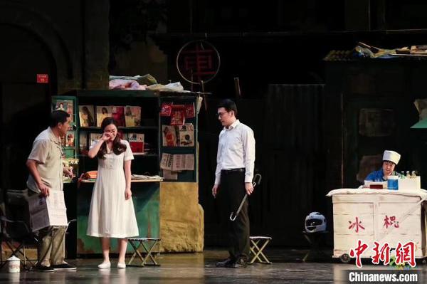 开幕大戏《红马甲》剧照。主办方供图