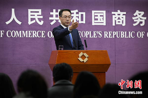 11月14日，中国商务部在北京举行新闻发布会?；嵘瞎嫉淖钚率菹允?，11月1日至11日，全国网络零售额超8700亿元人民币，同比增长26.7???史上新高。从这份“账单”中，当前中国消费四大亮点清晰可见。<a target='_blank' href='http://www.chinanews.com/'>中新社</a>记者 赵隽 摄