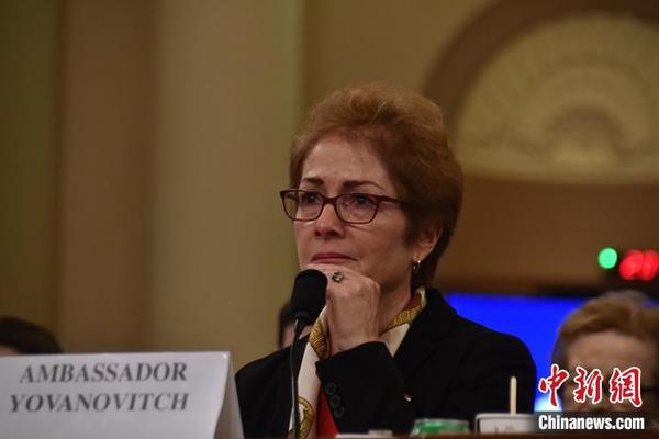 当地时间11月15日，前美国驻乌克兰大使玛丽?约万诺维奇出席国会众议院情报委员会针对美国总统特朗普的弹劾调查公开听证会。 中新社记者 沙晗汀 摄