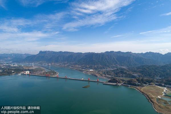 5 初冬时节，随着三峡水库175米试验性蓄水任务的完成，三峡工程今冬明春发挥发电、航运、生态等综合效益得到有力保障。王罡 人民图片