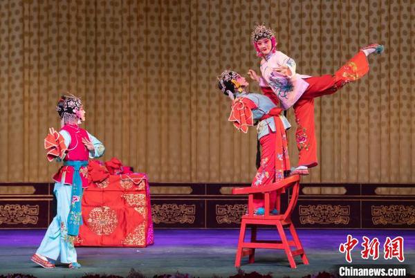 新疆曲子剧《挂画》剧照，“新疆曲子剧”被列入第一批国家级非物质文化遗产名录。主办方供图