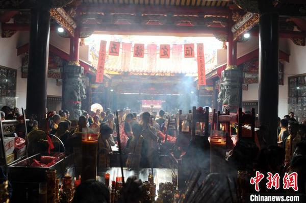 两岸信众齐聚福建南靖东坂关帝庙祭关公。　张金川 摄