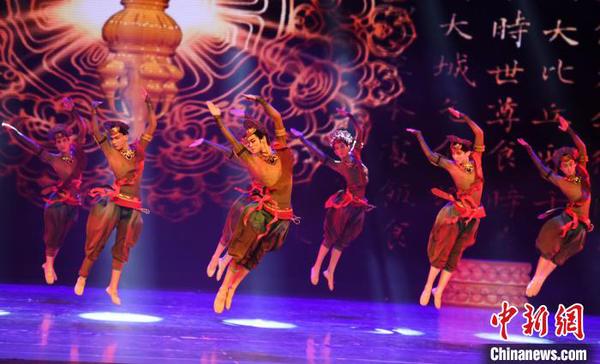 图为剧目《金刚》表演现场?！⊙钛廾?摄