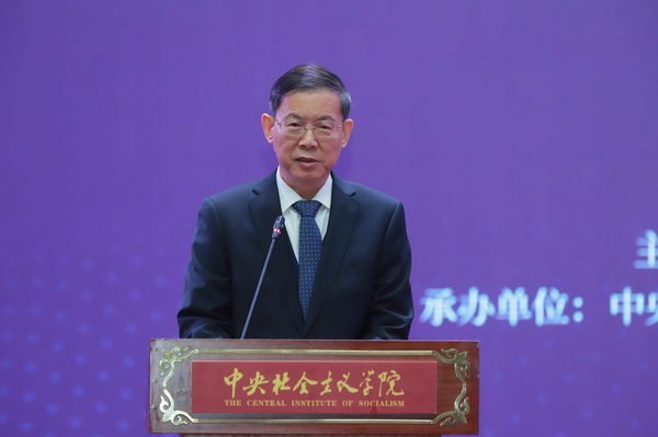 全国人大常委会副委员长、中央社会主义学院院长郝明金