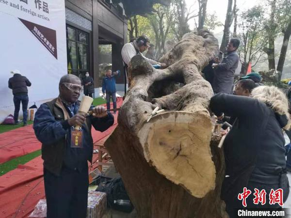 共创根雕作品 周禹龙 摄 共创根雕作品 周禹龙 摄